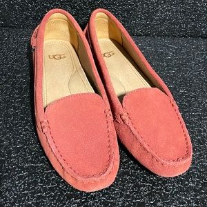 UGG Women Loafer shoe size 5.